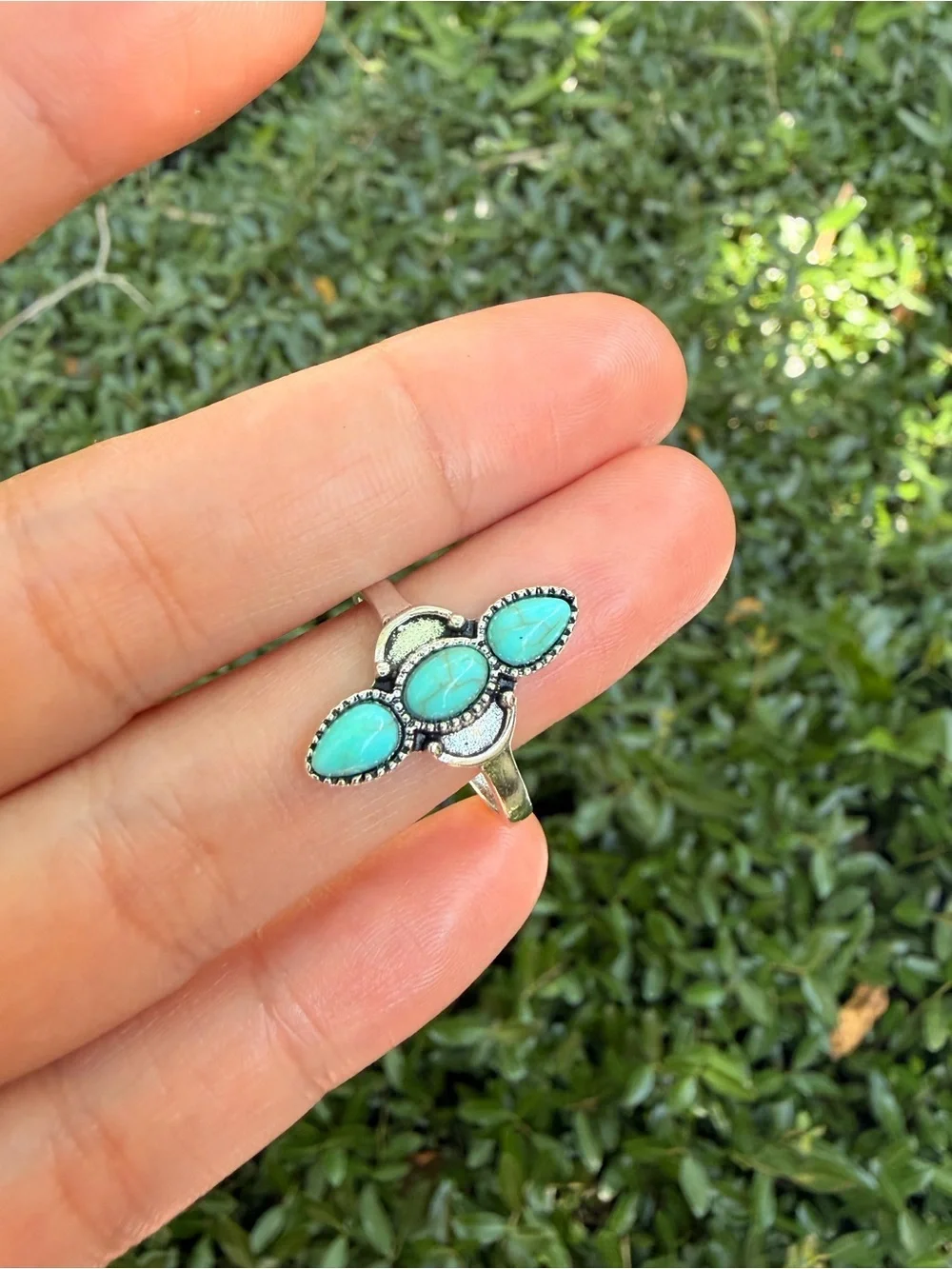 Silver Ring with Turquoise Stones SIZE: 7